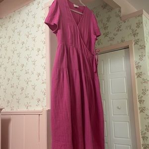 Universal Threads crinkle cotton short sleeve long wrap dress in bright pink.